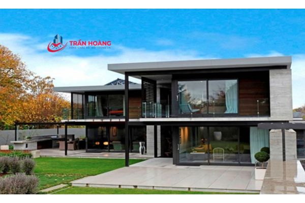 Nhà vườn mái bằng 2 tầng cửa kính