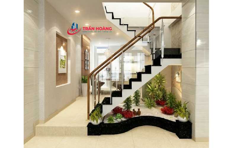 Cầu thang ở đầu hành lang tầng 1, cuối hành lang tầng 2 - 3
