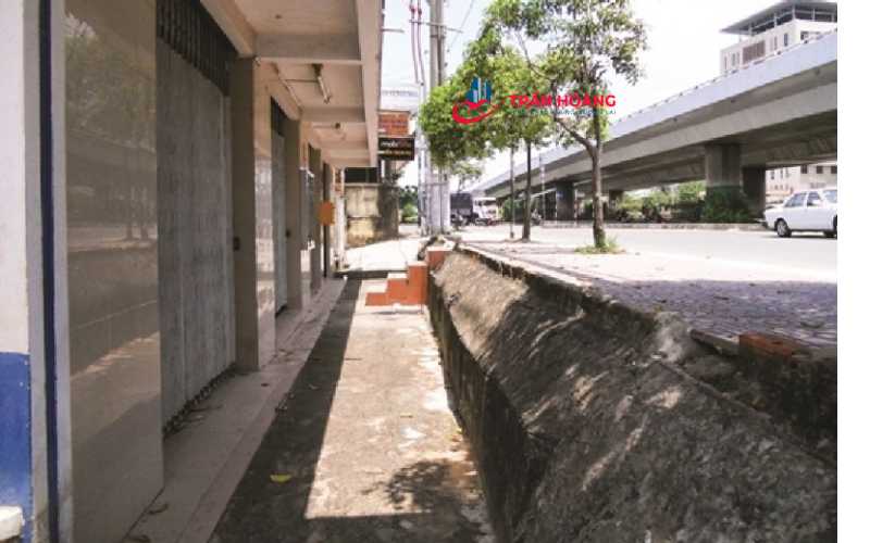 Nhà ở thấp hơn mặt đường
