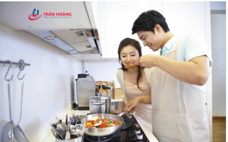 Vì sao nên cân nhắc hướng bếp theo tuổi vợ hay chồng
